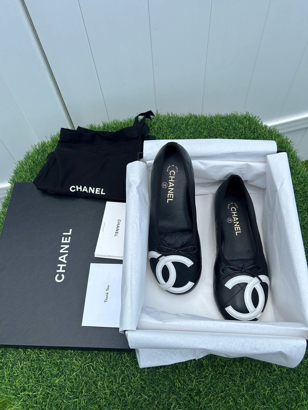 CHANEL CAMBON COCO BEACH 2026M BALLET FLATS BLACK LEATHER LARGE WHITE CC LOGO 38 - Picture 16 of 16